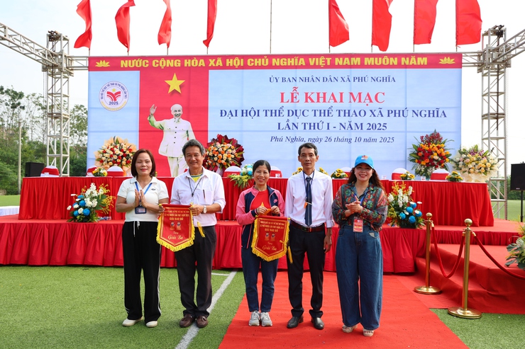 Một số hình ảnh thi đấu môn kéo co, nhảy bao bố tại Đại hội Thể dục thể thao xã Phú Nghĩa lần thứ I, năm 2025- Ảnh 17.