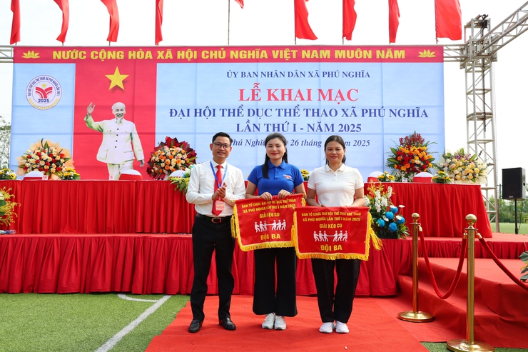 Một số hình ảnh thi đấu môn kéo co, nhảy bao bố tại Đại hội Thể dục thể thao xã Phú Nghĩa lần thứ I, năm 2025- Ảnh 16.