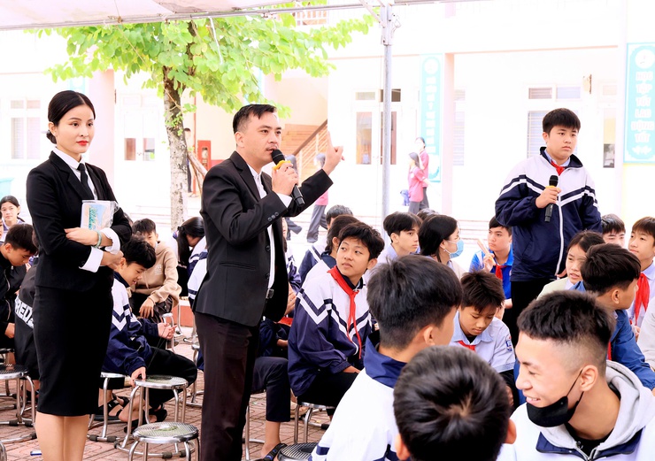 Thư Lâm phát động hưởng ứng Ngày Pháp luật Việt Nam và tổ chức phiên tòa giả định tuyên truyền pháp luật về phòng, chống bạo lực học đường- Ảnh 26.