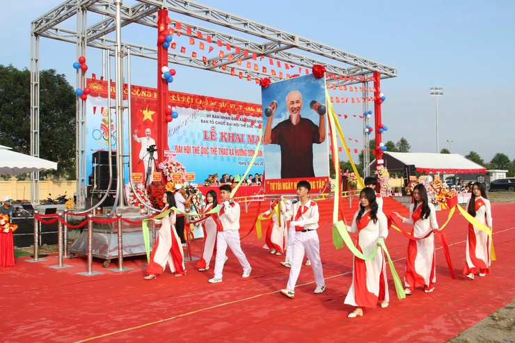 Tưng bừng khai mạc Đại hội Thể dục Thể thao xã Hương Sơn lần thứ I, năm 2025- Ảnh 4.