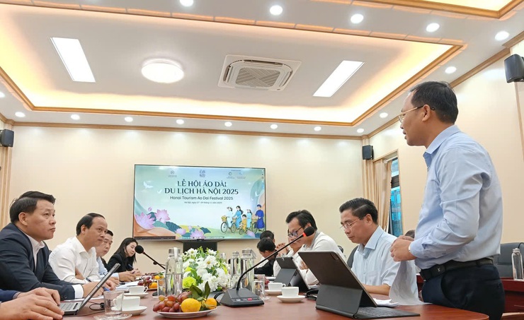 SỞ DU LỊCH HÀ NỘI LÀM VIỆC VỚI UBND XÃ ỨNG HÒA VỀ VIỆC THAM GIA LỄ HỘI ÁO DÀI DU LỊCH HÀ NỘI NĂM 2025.- Ảnh 1.