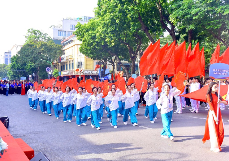 Lễ khai mạc Đại hội Thể dục Thể thao phường Hoàn Kiếm lần thứ I năm 2025- Ảnh 12.