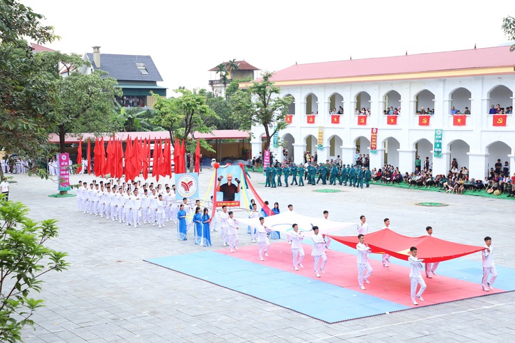 Tưng bừng khai mạc Đại hội Thể dục thể thao xã Yên Xuân lần thứ I, năm 2025- Ảnh 2.