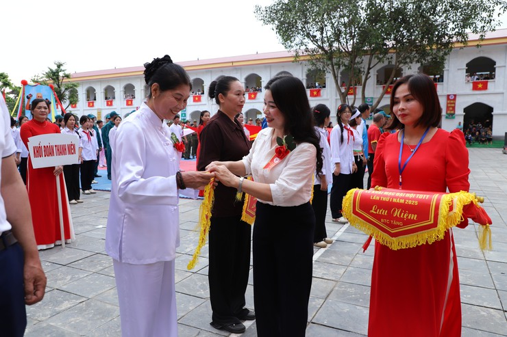 Tưng bừng khai mạc Đại hội Thể dục thể thao xã Yên Xuân lần thứ I, năm 2025- Ảnh 6.