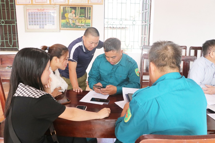 UBND xã Trần Phú: tiếp tục hướng dẫn nhân dân các thôn nộp thuế đất phi nông nghiệp qua Etax mobile- Ảnh 1.