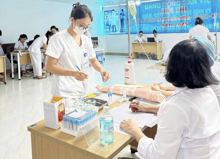 BVĐK Sơn Tây: Tôn vinh nghề Điều dưỡng tận tâm vì người bệnh- Ảnh 1.