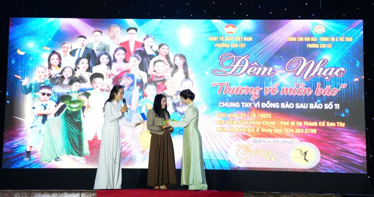 ĐÊM NHẠC & ĐẤU GIÁ THIỆN NGUYỆN – CHUNG TAY VÌ ĐỒNG BÀO SAU BÃO SỐ 11 TẠI SÂN KHẤU PHỐ ĐI BỘ SƠN TÂY- Ảnh 3.