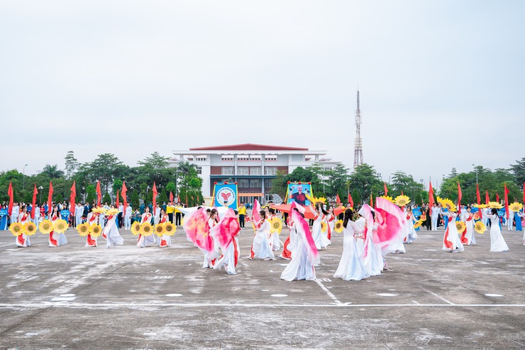 Những hình ảnh ấn tượng tại Lễ khai mạc Đại hội TDTT xã Quang Minh lần thứ I, năm 2025- Ảnh 90.