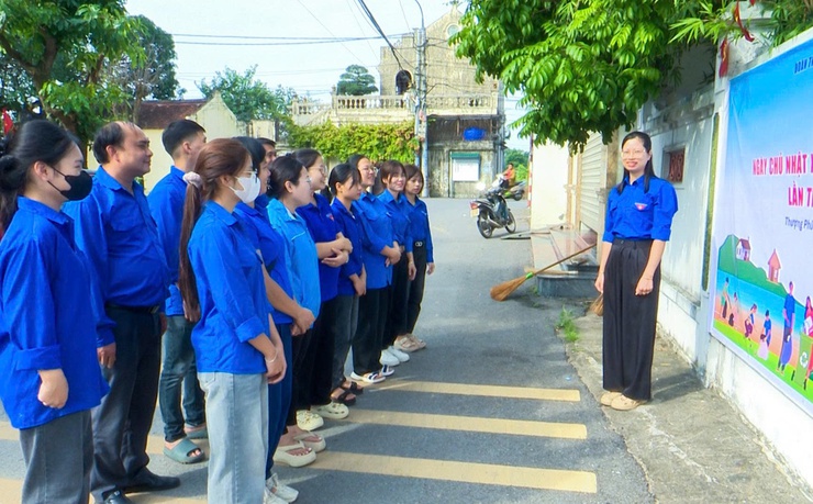 Đoàn Thanh niên xã Thượng Phúc ra quân ngày Chủ nhật xanh- Ảnh 1.
