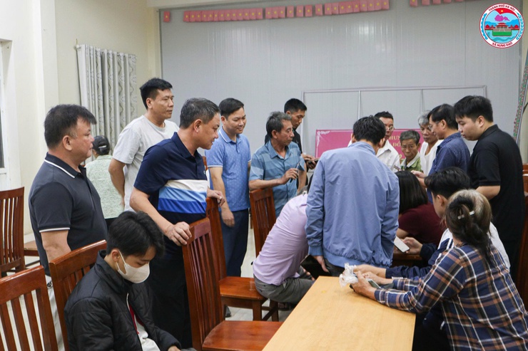 ĐỒNG CHÍ PHÓ CHỦ TỊCH THƯỜNG TRỰC UBND XÃ TRỰC TIẾP KIỂM TRA CHIẾN DỊCH “LÀM GIÀU, LÀM SẠCH DỮ LIỆU ĐẤT ĐAI”- Ảnh 4.