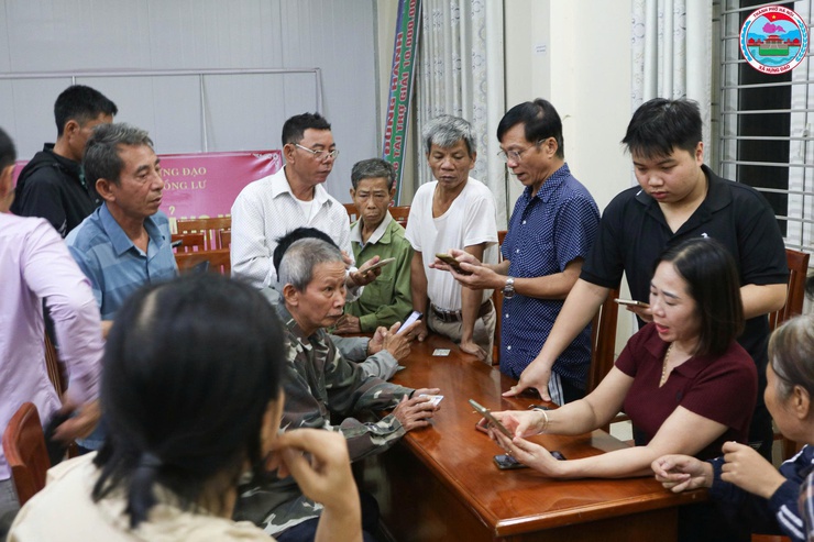 ĐỒNG CHÍ PHÓ CHỦ TỊCH THƯỜNG TRỰC UBND XÃ TRỰC TIẾP KIỂM TRA CHIẾN DỊCH “LÀM GIÀU, LÀM SẠCH DỮ LIỆU ĐẤT ĐAI”- Ảnh 2.