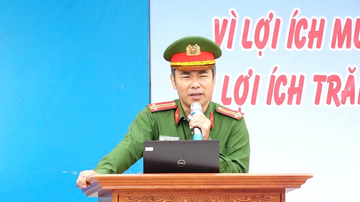 Công an xã Bình Minh tổ chức tổ chức tuyên truyền An toàn giao thông và phòng chống bạo lực học đường- Ảnh 1.