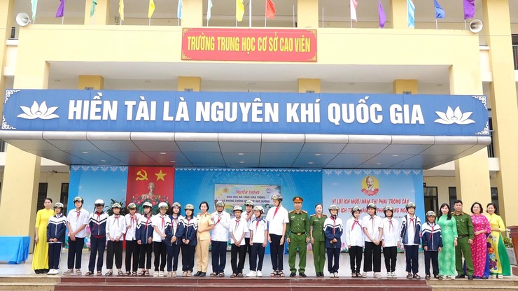 Công an xã Bình Minh tổ chức tổ chức tuyên truyền An toàn giao thông và phòng chống bạo lực học đường- Ảnh 4.