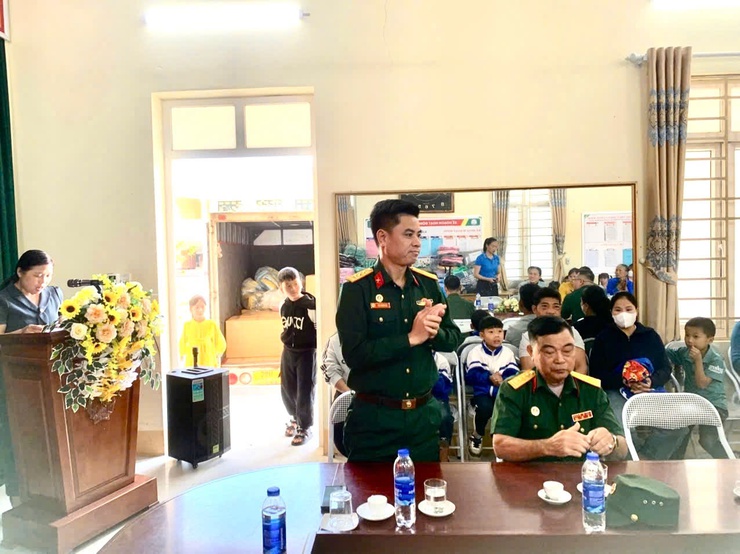 HỘI CỰU CHIẾN BINH XÃ VĨNH THANH VẬN ĐỘNG TRAO TẶNG 620 CẶP SÁCH CHO HỌC SINH VÙNG LŨ TỈNH THÁI NGUYÊN

- Ảnh 2.
