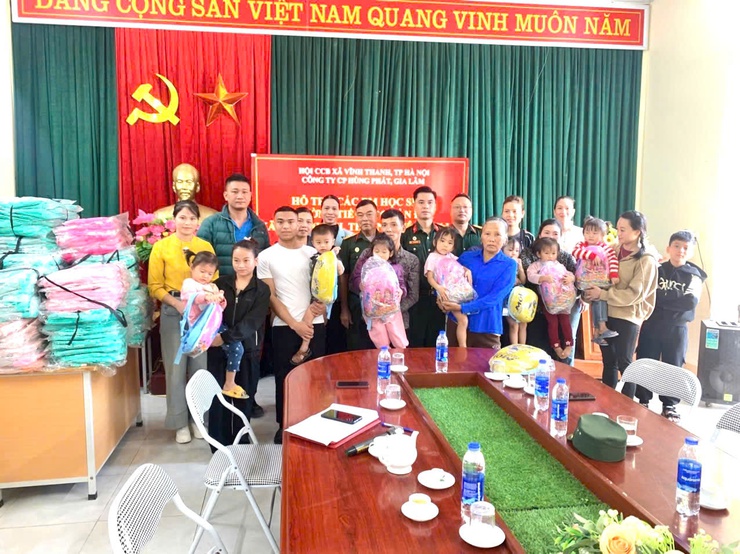 HỘI CỰU CHIẾN BINH XÃ VĨNH THANH VẬN ĐỘNG TRAO TẶNG 620 CẶP SÁCH CHO HỌC SINH VÙNG LŨ TỈNH THÁI NGUYÊN

- Ảnh 4.