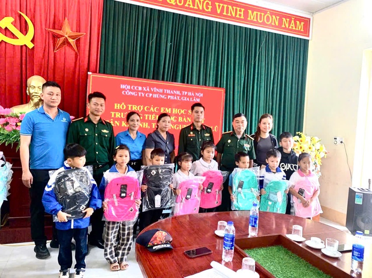 HỘI CỰU CHIẾN BINH XÃ VĨNH THANH VẬN ĐỘNG TRAO TẶNG 620 CẶP SÁCH CHO HỌC SINH VÙNG LŨ TỈNH THÁI NGUYÊN

- Ảnh 6.