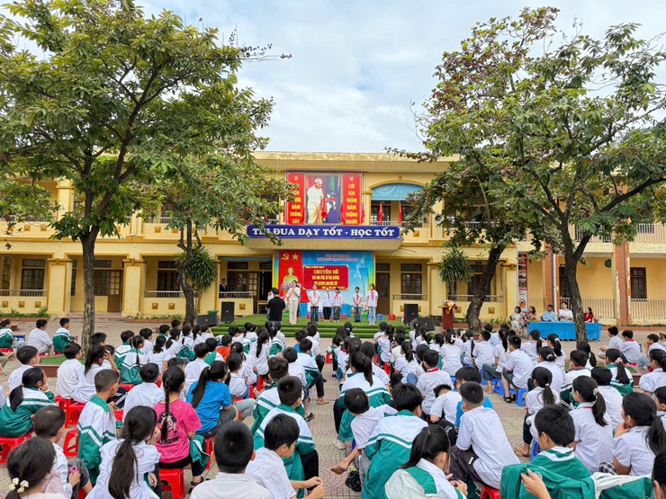CHUYÊN ĐỀ "VĂN HÓA ỨNG XỬ HỌC ĐƯỜNG – NÓI LỜI HAY, LÀM VIỆC TỐT"- Ảnh 1.