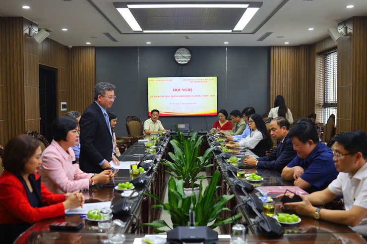 Phường Tây Hồ ký kết chương trình phối hợp với Liên hiệp các tổ chức hữu nghị thành phố Hà Nội, giai đoạn 2025-2030- Ảnh 1.