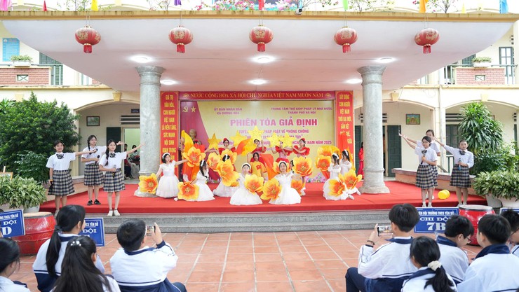 UBND Xã Dương Hoà tổ chức Phiên toà giả định tuyên truyền pháp luật về phòng, chống “Mua, bán trái phép chất ma tuý”- Ảnh 1.