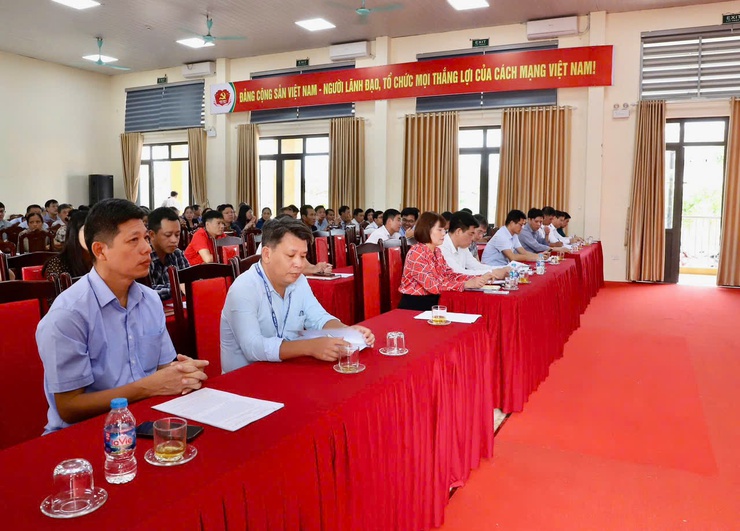 XÃ HỒNG VÂN PHÁT ĐỘNG THÁNG CAO ĐIỂM NGÀY “VÌ NGƯỜI NGHÈO” VÀ TRIỂN KHAI NGÀY HỘI ĐẠI ĐOÀN KẾT TOÀN DÂN TỘC Ở KHU DÂN CƯ NĂM 2025 - Ảnh 2.