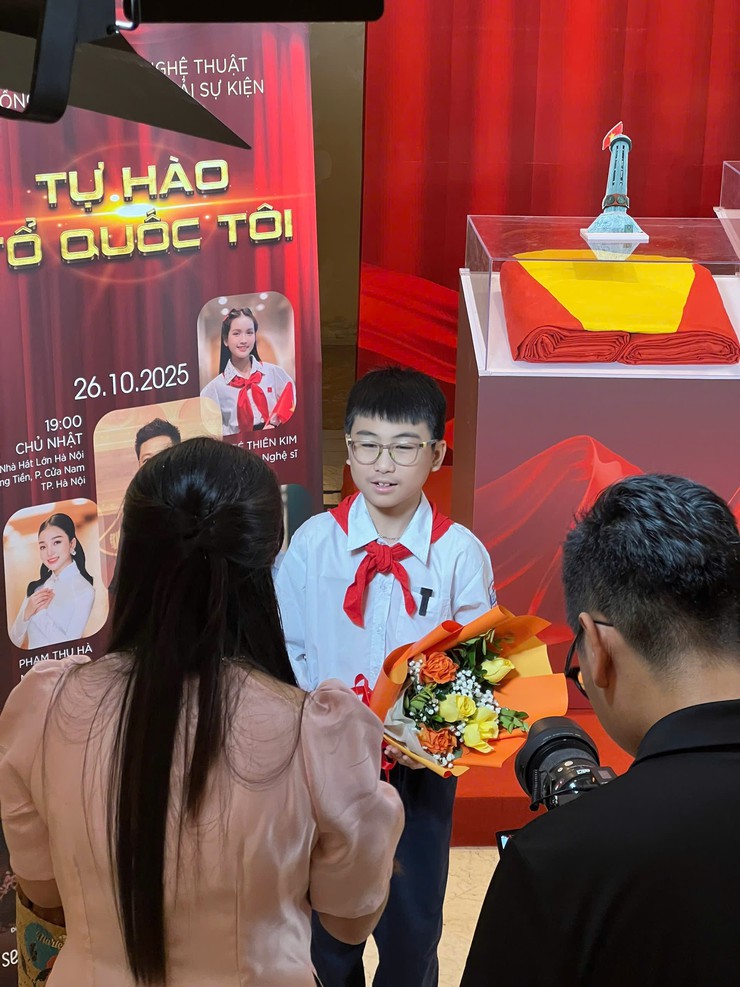 CHÚC MỪNG EM LÊ VŨ ANH DUY – HỌC SINH LỚP 5A5 TRƯỜNG TH TRẦN PHÚ VINH DỰ ĐẠT GIẢI TRUYỀN CẢM HỨNG TẠI CUỘC VẬN ĐỘNG SÁNG TÁC "VIẾT TIẾP CÂU CHUYỆN TỰ HÀO"- Ảnh 2.