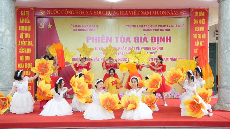 UBND Xã Dương Hoà tổ chức Phiên toà giả định tuyên truyền pháp luật về phòng, chống “Mua, bán trái phép chất ma tuý”- Ảnh 2.