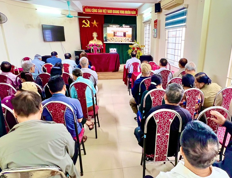 Phường Việt Hưng tổ chức Hội nghị quán triệt, triển khai Nghị quyết Đại hội Đảng bộ phường lần thứ I và 04 Chương trình công tác toàn khóa.- Ảnh 6.