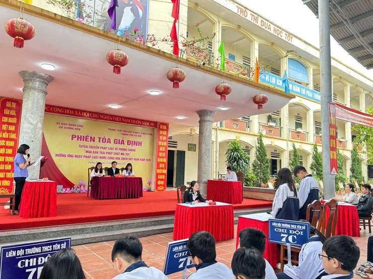 UBND Xã Dương Hoà tổ chức Phiên toà giả định tuyên truyền pháp luật về phòng, chống “Mua, bán trái phép chất ma tuý”- Ảnh 9.