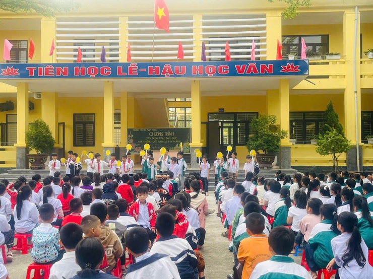 Liên đội Trường Tiểu học Nam Phong tổ chức chương trình“Xây dựng tình bạn đẹp, nói không với bạo lực học đường”

- Ảnh 2.
