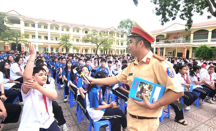 Xã Nội Bài tổ chức tuyên truyền an toàn giao thông trong trường học- Ảnh 14.