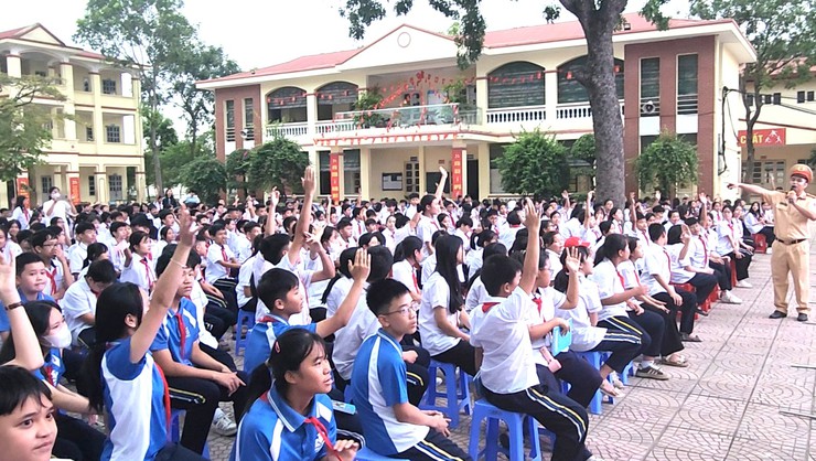 Xã Nội Bài tổ chức tuyên truyền an toàn giao thông trong trường học- Ảnh 15.