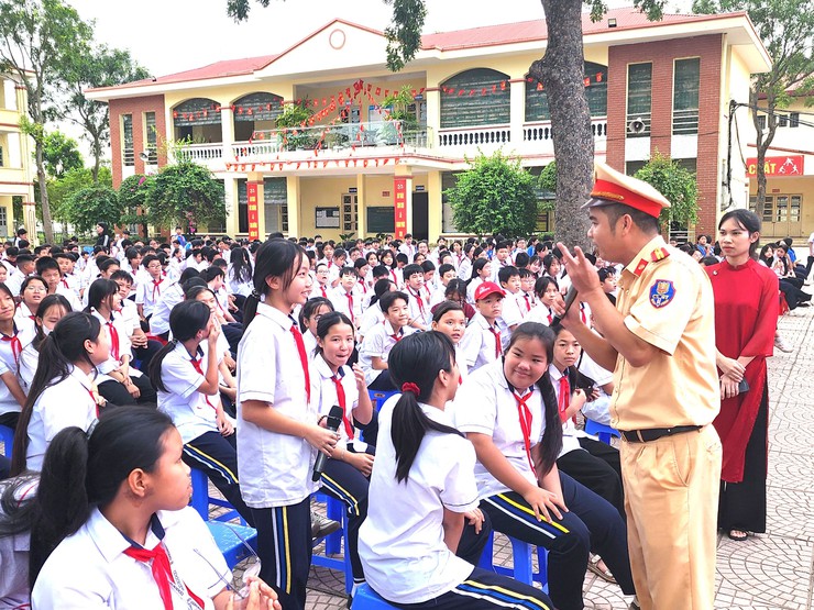 Xã Nội Bài tổ chức tuyên truyền an toàn giao thông trong trường học- Ảnh 11.
