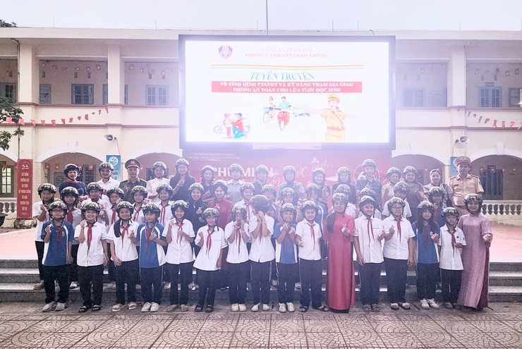 Xã Nội Bài tổ chức tuyên truyền an toàn giao thông trong trường học- Ảnh 18.