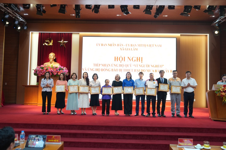 Xã Gia Lâm tổ chức hội nghị tiếp nhận ủng hộ quỹ “vì người nghèo” và đồng bào bị thiệt hại do mưa bão- Ảnh 6.