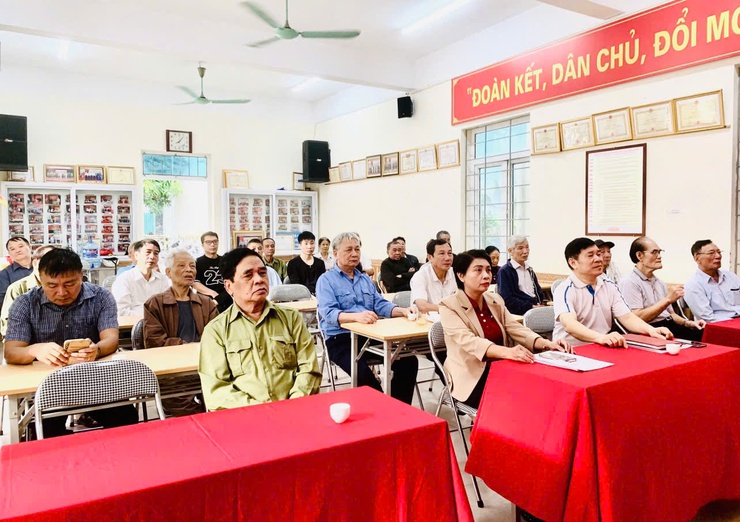 Phường Việt Hưng tổ chức Hội nghị quán triệt, triển khai Nghị quyết Đại hội Đảng bộ phường lần thứ I và 04 Chương trình công tác toàn khóa.- Ảnh 4.