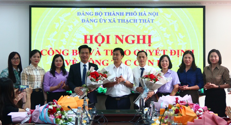 Đảng ủy xã Thạch Thất: Công bố và trao Quyết định về công tác cán bộ- Ảnh 5.