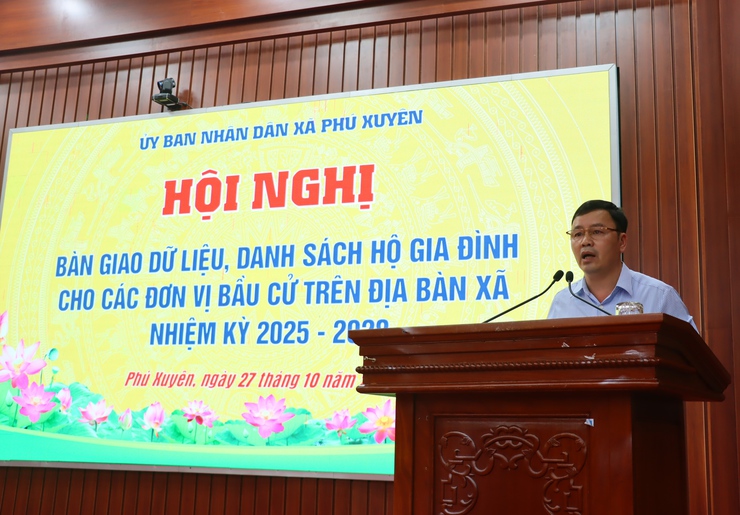 Hội nghị bàn giao dữ liệu danh sách hộ gia đình cho các đơn vị bầu cử trên địa bàn xã- Ảnh 1.