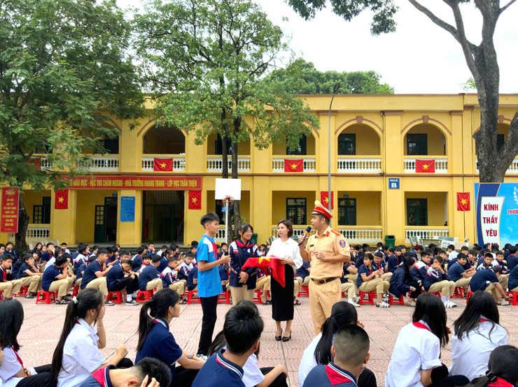Xã Nội Bài tổ chức tuyên truyền an toàn giao thông trong trường học- Ảnh 4.