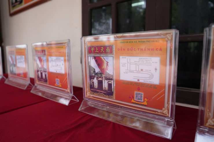 HÒA XÁ GẮN BIỂN CÔNG TRÌNH SỐ HÓA DI TÍCH QUỐC GIA ĐỀN ĐỨC THÁNH CẢ- Ảnh 4.