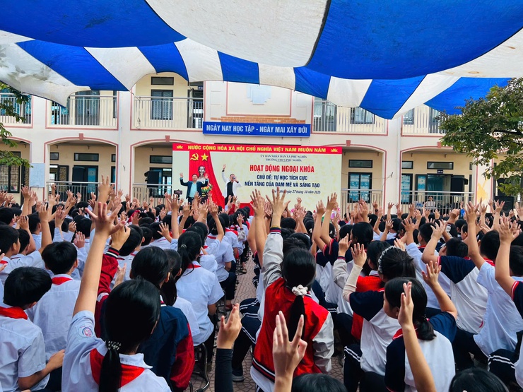 Trường THCS Phú Nghĩa tổ chức hoạt động ngoại khóa với chủ đề “Tự học tích cực – Nền tảng của đam mê và sáng tạo”- Ảnh 1.