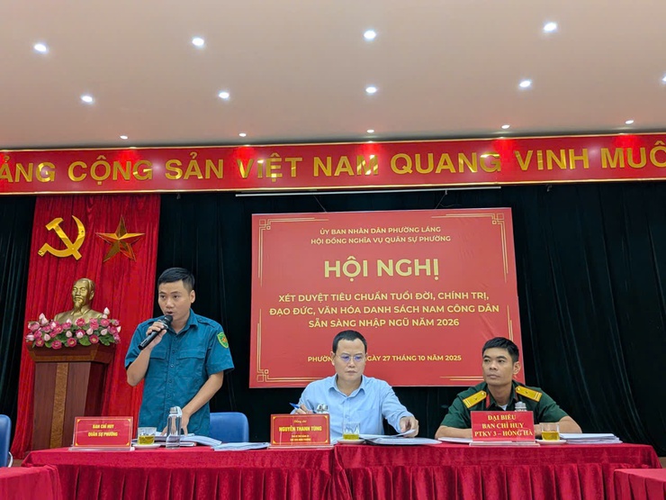 HỘI ĐỒNG NGHĨA VỤ QUÂN SỰ PHƯỜNG LÁNG, THÀNH PHỐ HÀ NỘI TỔ CHỨC HỘI NGHỊ XÉT DUYỆT TIÊU CHUẨN TUỔI ĐỜI, CHÍNH TRỊ, ĐẠO ĐỨC, VĂN HÓA NAM CÔNG DÂN SẴN SÀNG NHẬP NGŨ NĂM 2026- Ảnh 1.