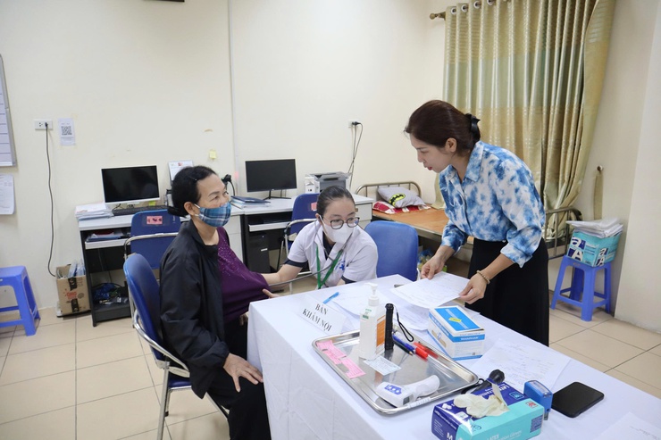 Chương trình khám, chăm sóc sức khỏe người cao tuổi trên địa bàn phường Từ Liêm năm 2025- Ảnh 5.