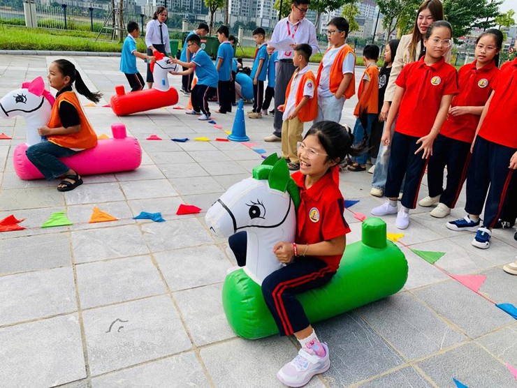 Học sinh Trường Tiểu học Thanh Xuân Nam sôi nổi tham gia cuộc thi"Em yêu khoa học – Tài năng công nghệ nhí" với chủ đề "Y tế tương lai" năm 2025

- Ảnh 4.