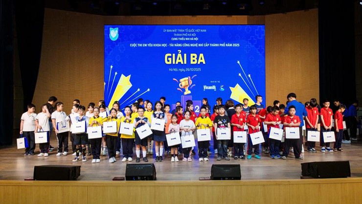 Học sinh Trường Tiểu học Thanh Xuân Nam sôi nổi tham gia cuộc thi"Em yêu khoa học – Tài năng công nghệ nhí" với chủ đề "Y tế tương lai" năm 2025

- Ảnh 8.