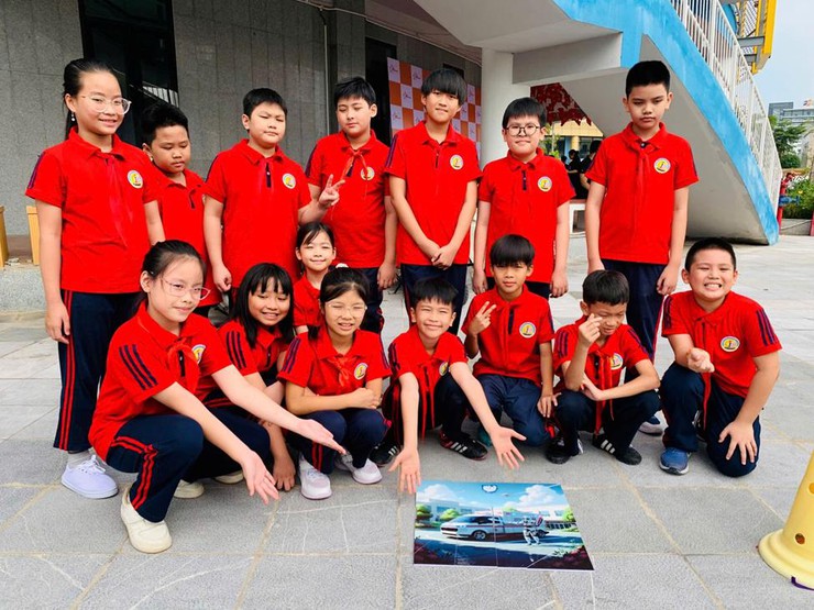 Học sinh Trường Tiểu học Thanh Xuân Nam sôi nổi tham gia cuộc thi"Em yêu khoa học – Tài năng công nghệ nhí" với chủ đề "Y tế tương lai" năm 2025

- Ảnh 2.