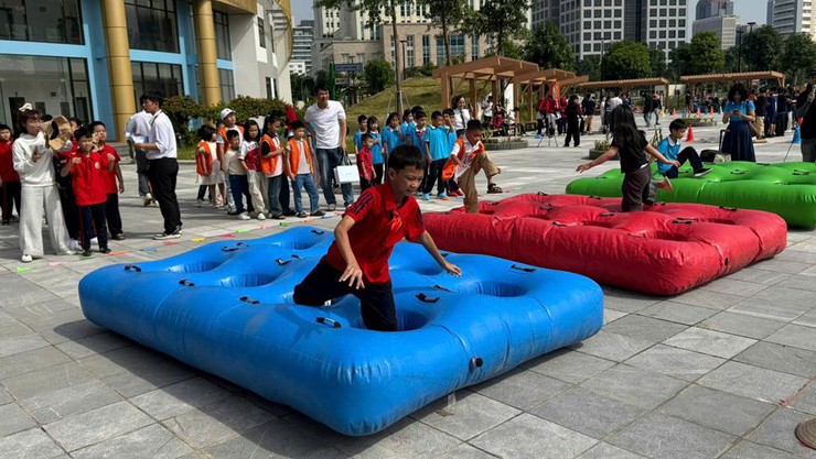 Học sinh Trường Tiểu học Thanh Xuân Nam sôi nổi tham gia cuộc thi"Em yêu khoa học – Tài năng công nghệ nhí" với chủ đề "Y tế tương lai" năm 2025

- Ảnh 3.