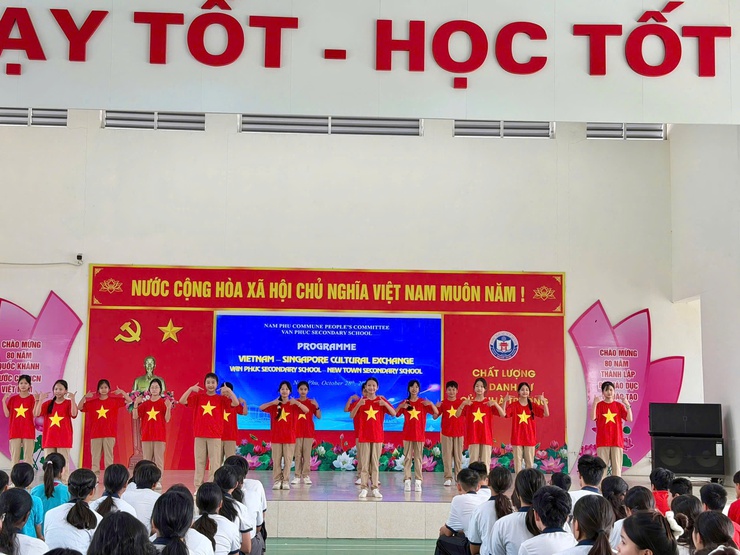 Trường THCS Vạn Phúc tổ chức giao lưu văn hoá – học tập quốc tế với học sinh Singapore- Ảnh 6.