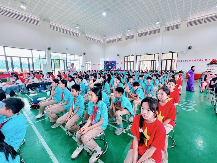 Trường THCS Vạn Phúc tổ chức giao lưu văn hoá – học tập quốc tế với học sinh Singapore- Ảnh 9.