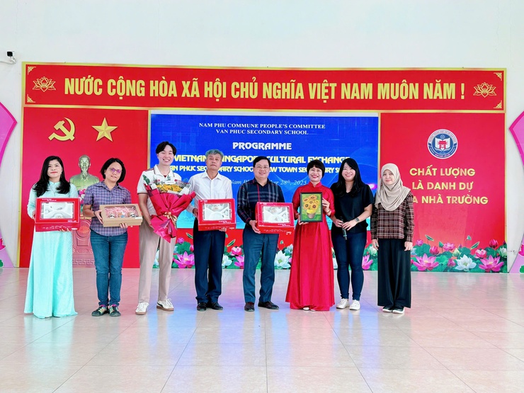 Trường THCS Vạn Phúc tổ chức giao lưu văn hoá – học tập quốc tế với học sinh Singapore- Ảnh 1.