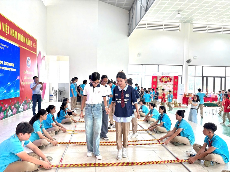 Trường THCS Vạn Phúc tổ chức giao lưu văn hoá – học tập quốc tế với học sinh Singapore- Ảnh 5.